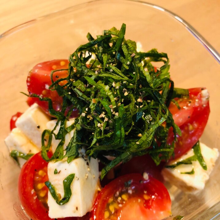 フルーツトマトと豆腐のカプレーゼ風サラダ